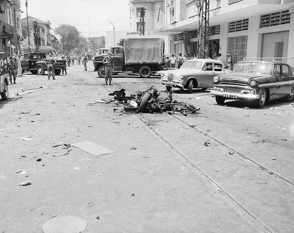 1965-03-30_Viet_Cong_terrorist_bombing_Saigon_1965