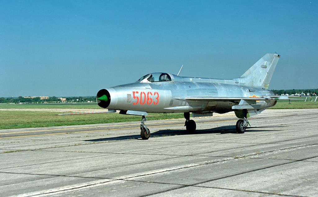 1966-04-26_Mikoyan-Gurevich_MiG-21PF_USAF