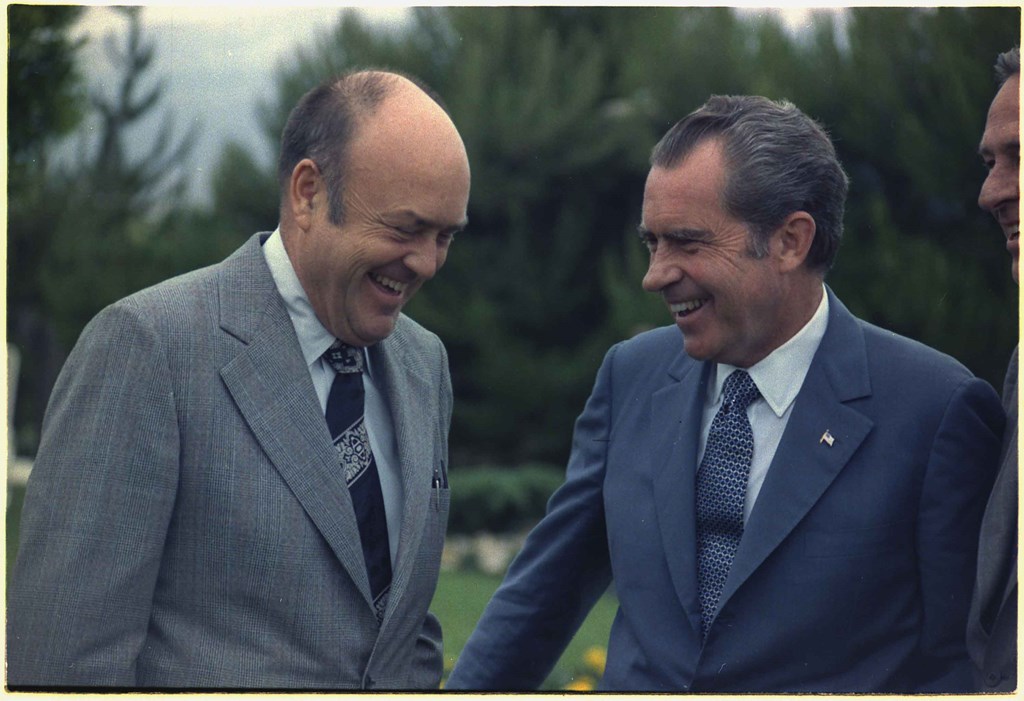 1969-04_Nixon_with_Melvin_Laird_NARA_194527