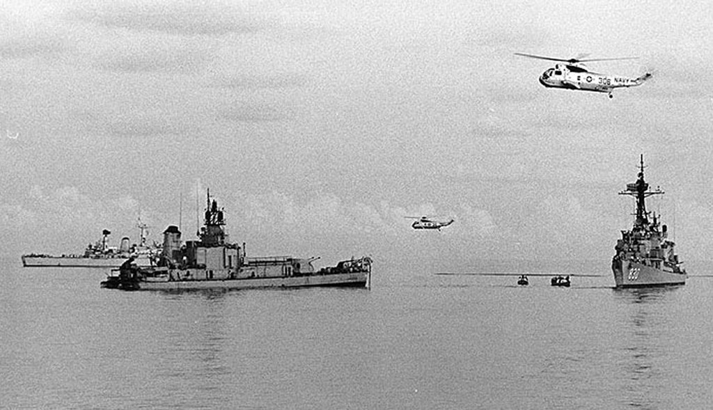 1969-06-03_USS_Frank_E._Evans_&#40;DD-754&#41;_post_collision