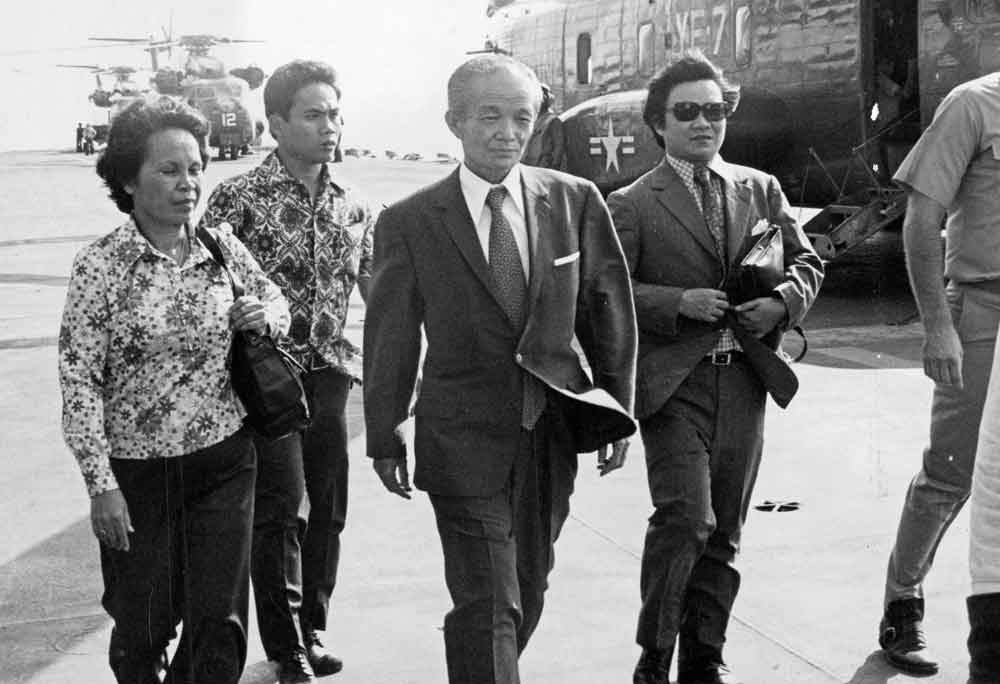 1975-04-17_CambodianPresidentDeparts