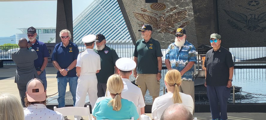 Photo of Milwaukee Mayor Cavalier Johnson and Rear Adm. Douglas G. Perry presenting VVLP