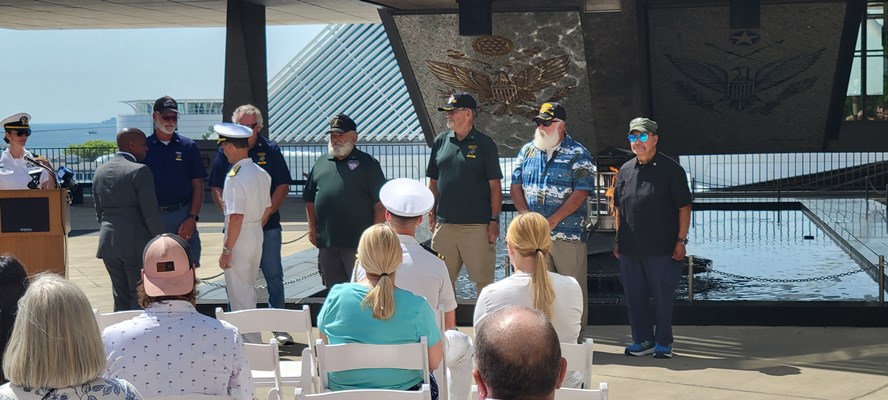 Photo of Milwaukee Mayor Cavalier Johnson and Rear Adm. Douglas G. Perry presenting VVLP