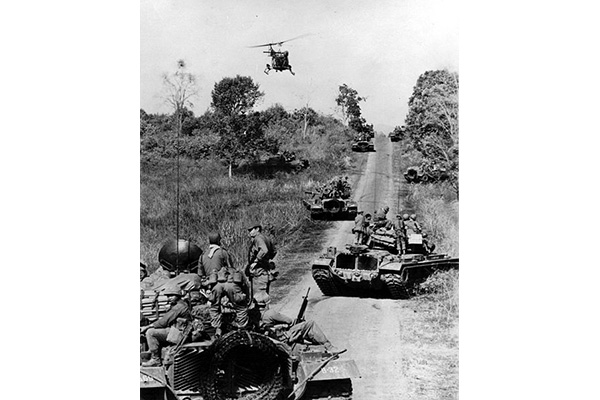 477px-M48_Tanks_in_Herringbone_Formation