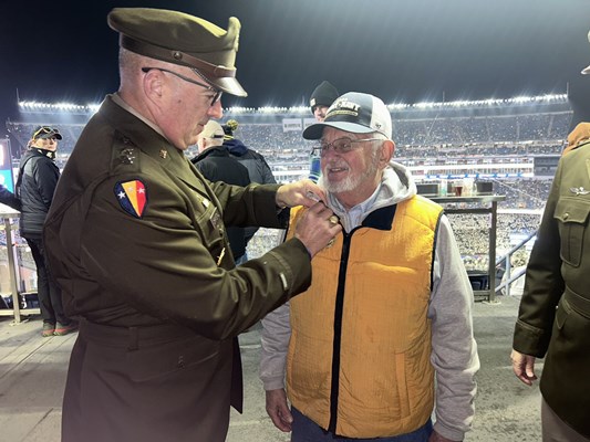 U.S. Army Maj. Gen. Ed Chrystal, Jr., pins a Vietnam veteran.
