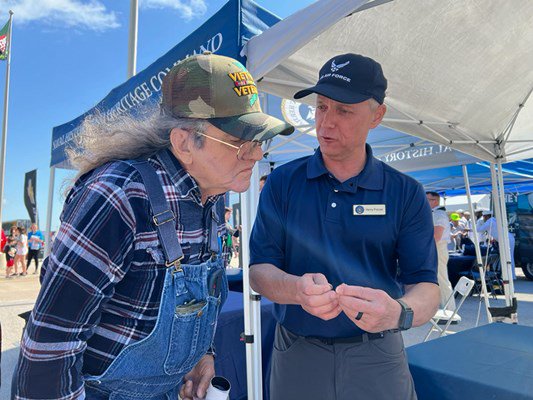 VWC&#39;s Henry Polczer speaks with a Vietnam veteran.