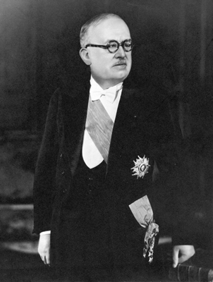 Official portrait of Vincent Auriol, 16th president of the Republic of France (1947-1954) 
