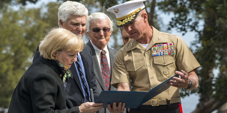Maj. Gen. Eric M. Smith presents citation for the Silver Star medal to 1st Lt. Philip H. Sauer’s siblings at Camp Pendleton, California, April 24, 2018. (U.S. Marine Corps)