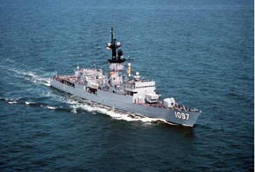 The USS Moinester (FF-1097) underway, 1991 (Department of Defense)